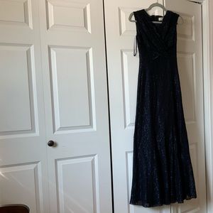 Tahari by Arthur S. Levine Women's Stretch Lace Gown